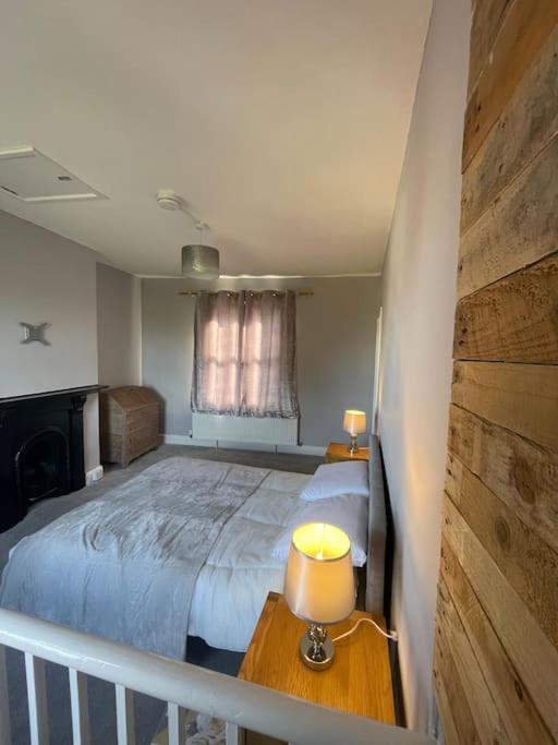 Brady'S Glastonbury Beautiful Pad Great Location! Exteriör bild